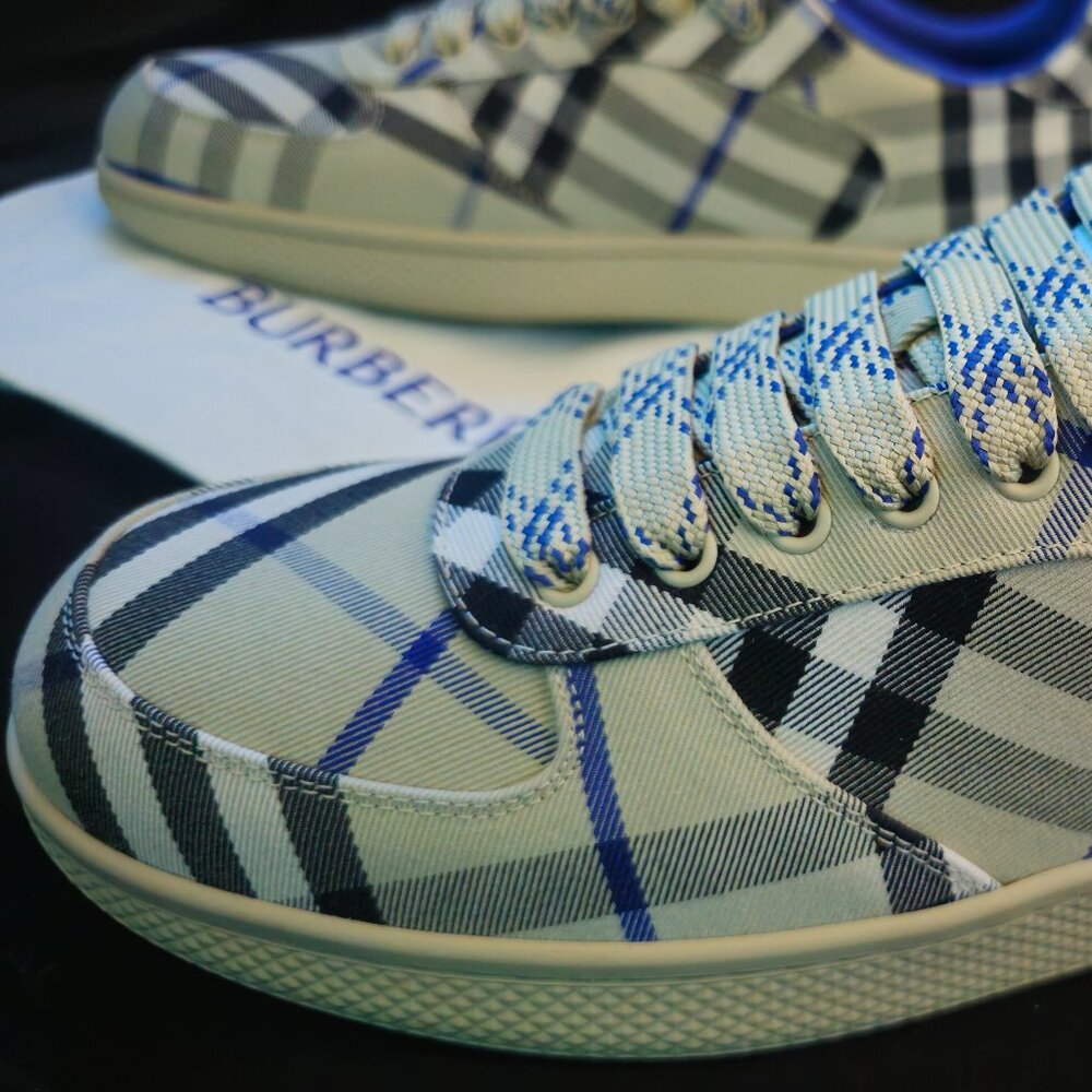 Lowtop Burberry Sneakers